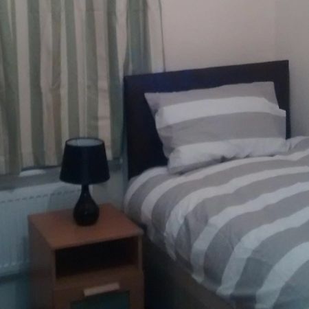 Acton Lodge Guest House Лондон Экстерьер фото
