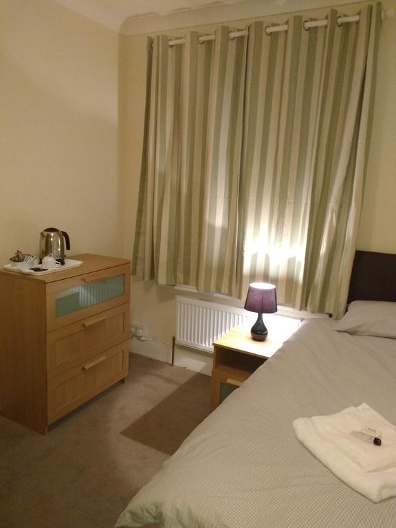 Acton Lodge Guest House Лондон Экстерьер фото
